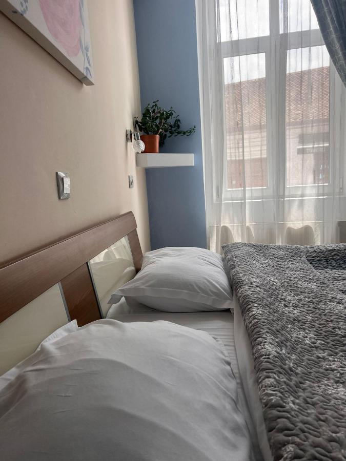 Pension Old City Брашов Экстерьер фото